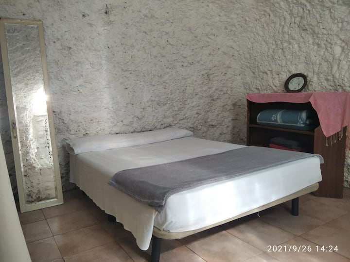 Private Room in Cave House Caves for Rent in Granada, Andalucía