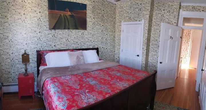 The warmest room in the house plus sumptuous bedding make room #27 cozy and comfortable. #27 features a 3 piece bathroom and is located across the hall from The Bishop’s Suite.  Visitors often hear his footsteps as he conducts his nightly patrols. 