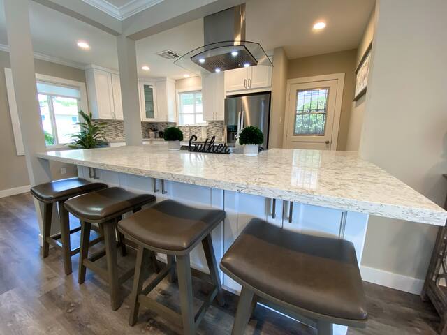 Burbank Hills VIEW Home! Completely Remodeled. gallery image 3