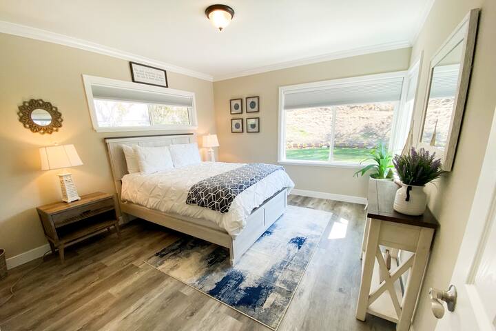 Burbank Hills VIEW Home! Completely Remodeled. gallery image 5