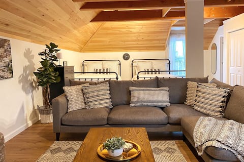 The Carriage House, A Retro Loft