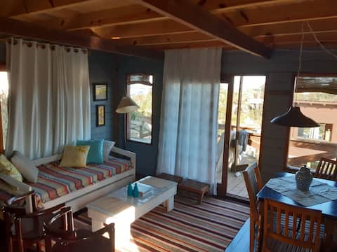 VM - Comfortable cabin with patio and ocean view