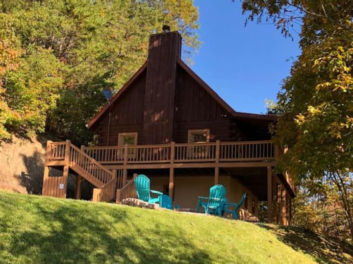 Fabulous Mountain Cabin Gatlinburg & Pigeon Forge - Wears Valley, TN
