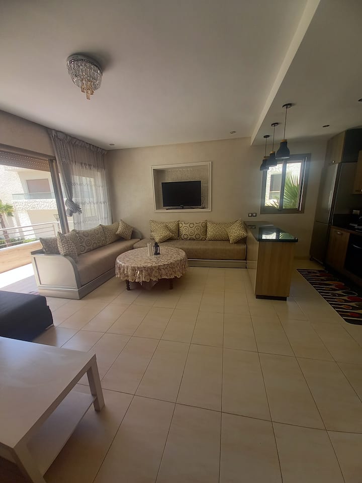 Wellsecured residence with pool Condominiums for Rent in El