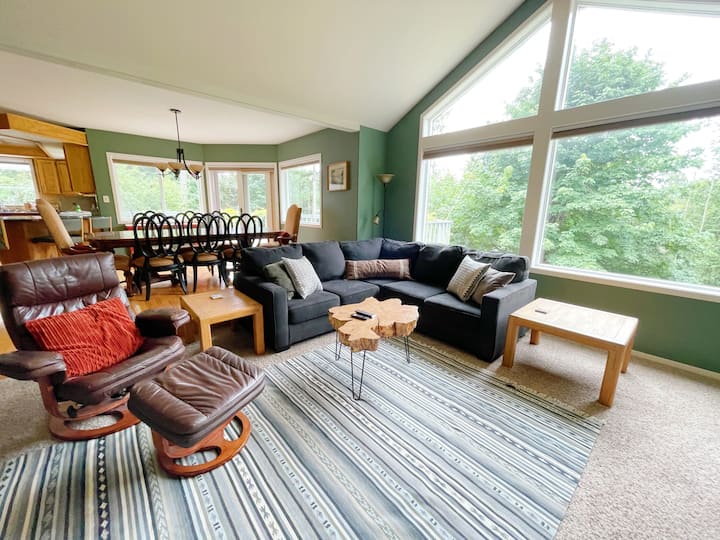 Forest Retreat W/ Jet Tub And Large Deck On Trails - Bellingham, WA