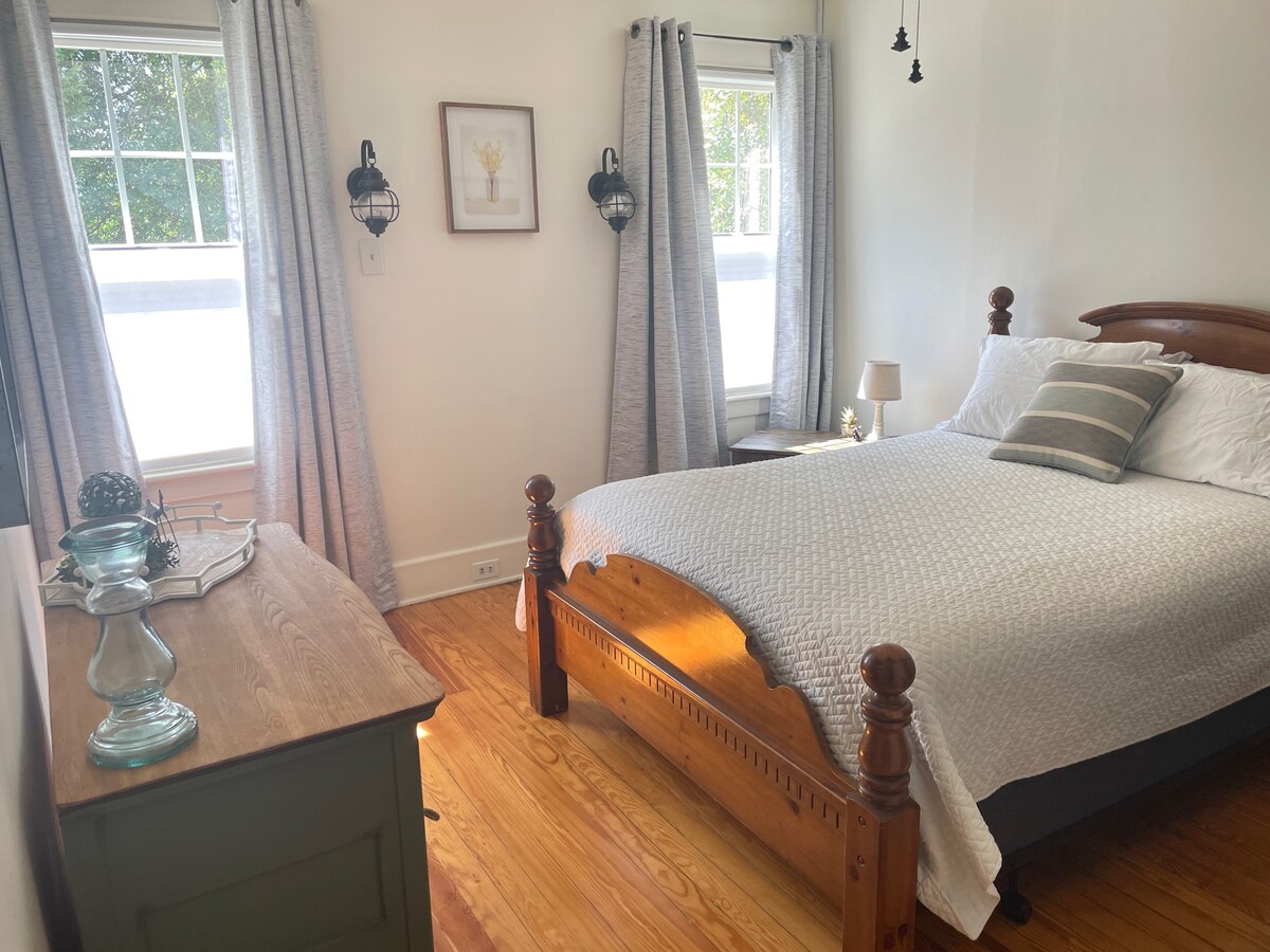 ห้องนอนที่ 3 พร้อมตู้เสื้อผ้าและตู้เสื้อผ้าขนาดใหญ่