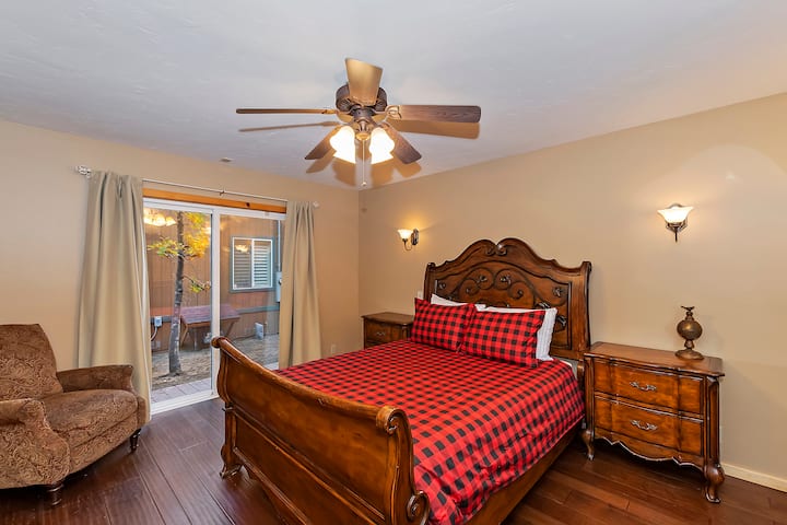 Glavna spavaća soba 4 s bračnim krevetom (160x200). 