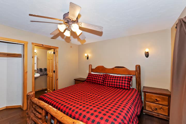 Glavna spavaća soba 1 s bračnim krevetom (180x200)!