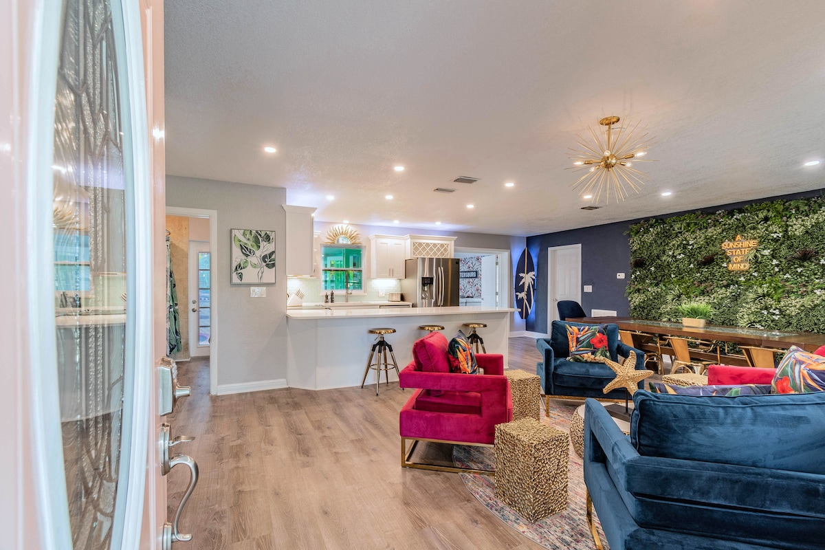 Popular Airbnb listing: Resort Pool Home with Pool Cabana 🏝6 MIN to BEACH- in Seminole