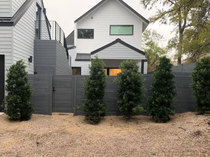 Modern Studio 1 mile from Downtown & Zilker Park Guesthouses for Rent