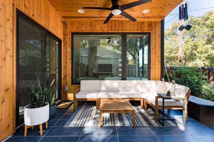 Steps to South Congress Shops, Restaurants & Cafes