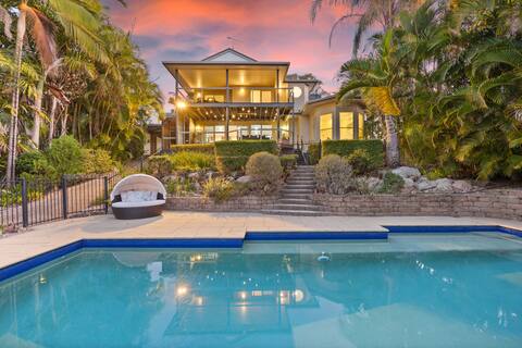 Coco Palms - 700m to beach - sleeps up to 12