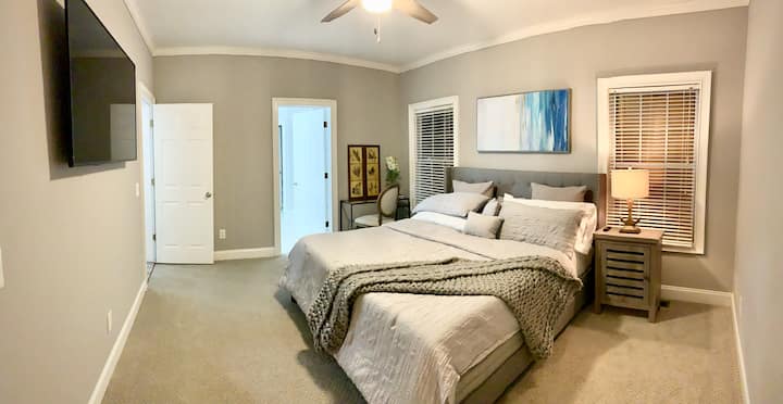 Დაუბრკოლებლად რბილი საწოლი დაღლილი სტუმრების ფეხების მოსასვენებლად.