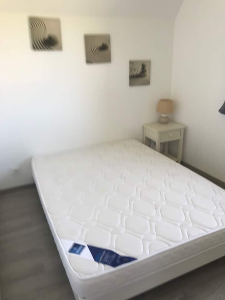 Habitación doble con cama de 140 x 190 cm