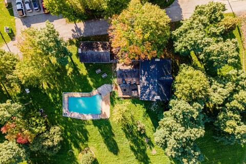 Luxury Farm w/ pool & hot tub. Weekend Getaway