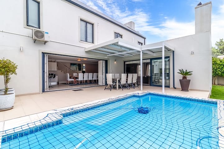 Family Home, 3 bedroom, Pool, Central Durbanville