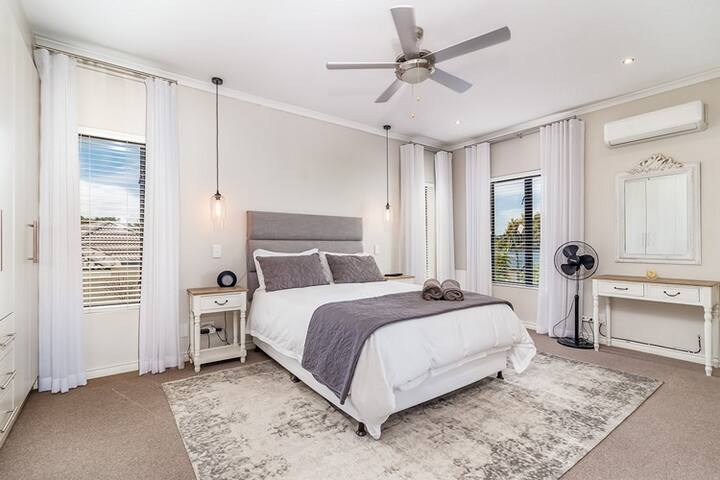 Family Home, 3 bedroom, Pool, Central Durbanville gallery image 5