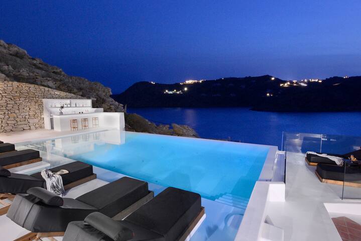 WONDERFUL VILLA CHRYSTA gallery image 2