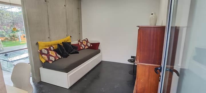 Chumba cha kulala cha pili na kitanda cha sofa cha watu 2 na sehemu ya runinga