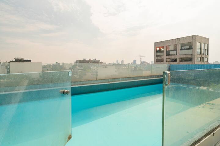 Penthouse, 2 Floors, 3 Private Decks, Pool, 3 bed gallery image 5