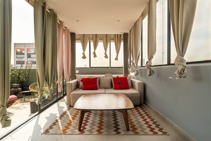 Penthouse, 2 Floors, 3 Private Decks, Pool, 3 bed gallery image 3