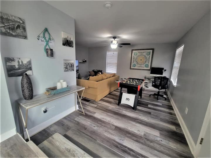 Horizon Lake Villa, chic and modern. Houses for Rent in Hickory