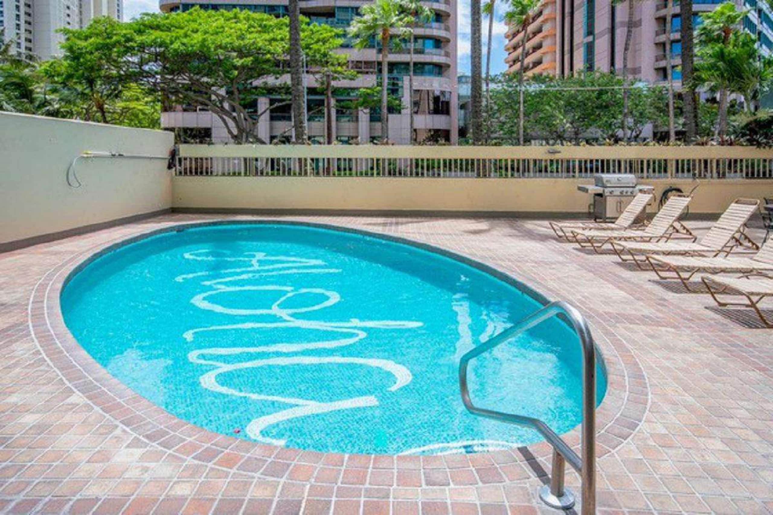 Condo in Honolulu · ★4.43 · 2 bedrooms · 3 beds · 1 bath - Image 23