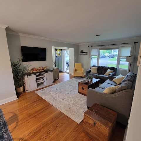 LVR - Art Park's Getaway! Sleeps 12!