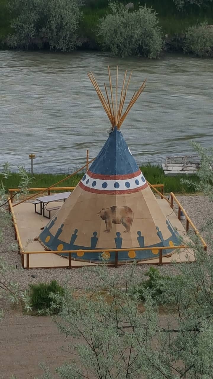 科迪鳟鱼牧场灰熊印第安帐篷- 科迪的印第安帐篷出租、怀俄明州、美国- 爱彼迎