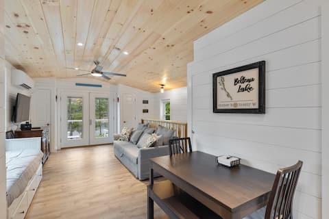 Gorgeous Romantic Lakefront Getaway
