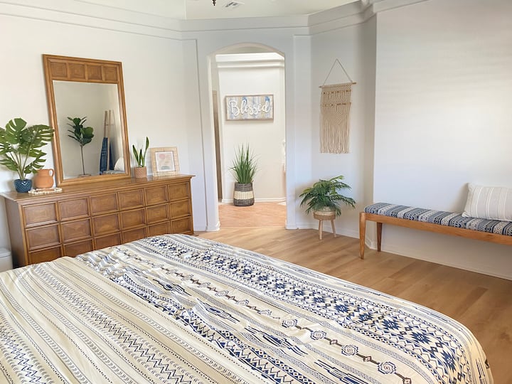 Dormitorio principal con cama king size