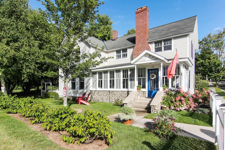 Modern Farmhouse On Leland's Village Green - Leland, MI
