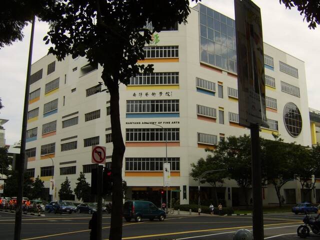 Premium 2BR in Central Area with a Luxurious Touch gallery image 2