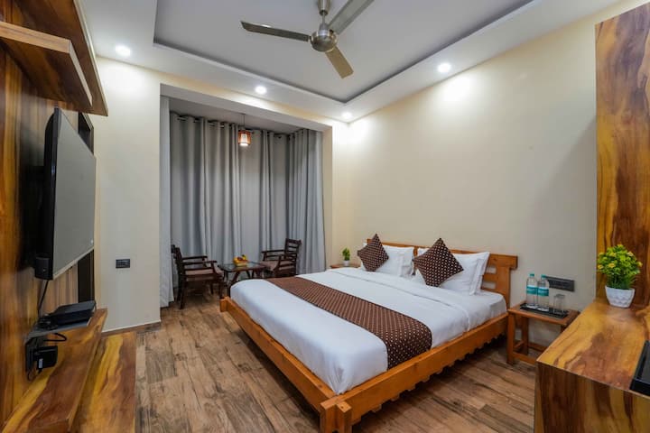 ห้องนอนแต่ละห้องกว้างขวางถูกสุขอนามัยและอบอุ่น