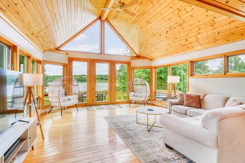 Amazing Lake Home w/Private Beach in heart of DL!