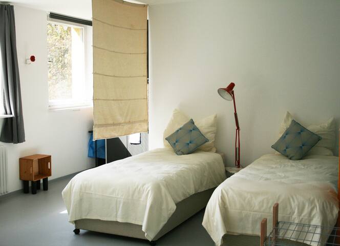 Bright & Clean – 2 kitchenettes + 2 Pbathrooms. gallery image 5