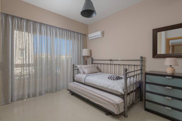 غرفة النوم 2