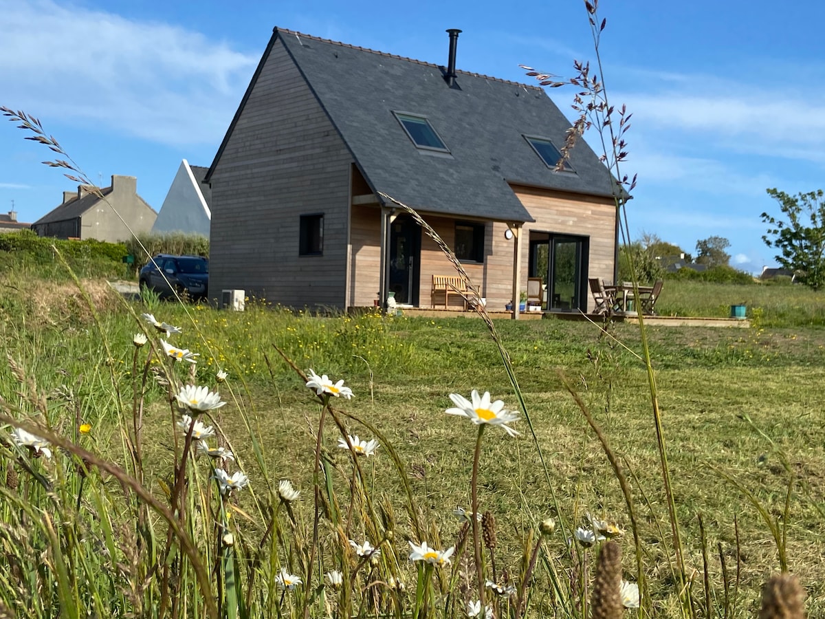 Top Airbnb: Wooden house facing the sea and islands à Le Conquet