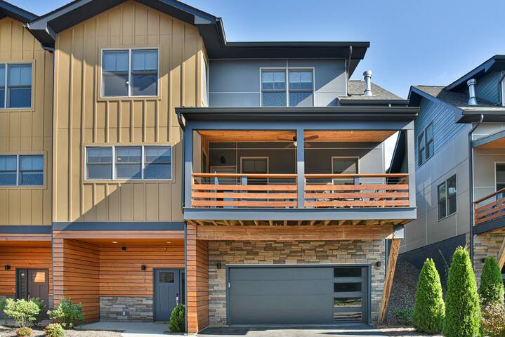 Modern Rustic Getaway with Outdoor Charm gallery image 2