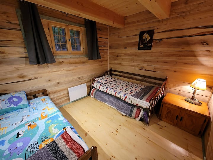 Habitación infantil.
3 camas individuales.