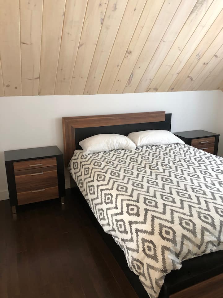 Master bedroom on the 2nd floor  with queen size bed 