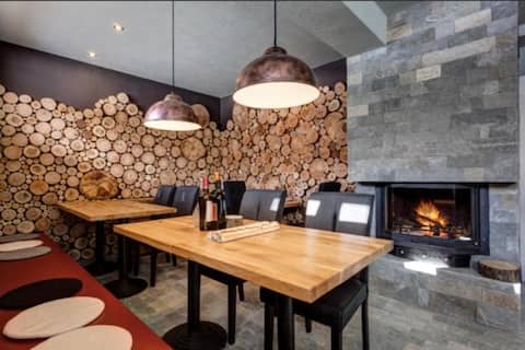 SNOWFLAKE CHALET