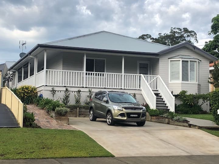 The White Hoose with veranda views of the reserve. Bungalows for Rent