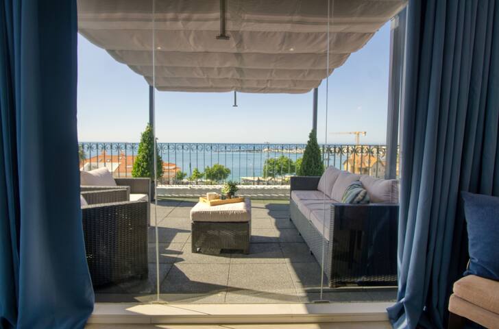 Cascais Seafront Oasis, Rooftop Bliss & Spa Pool