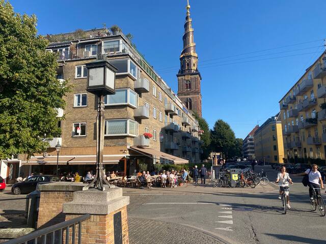 Copenhagen K. Canal view. Full apartment gallery image 4