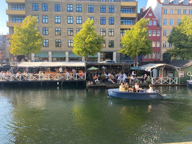 Copenhagen K. Canal view. Full apartment gallery image 5