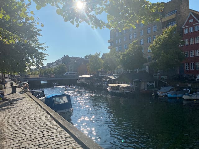 Copenhagen K. Canal view. Full apartment