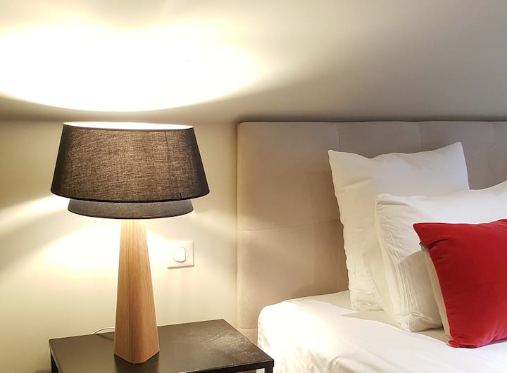 Chambre n° 3, la verte, située au 2ème étage
Lits twin (2 x 1 mètre)