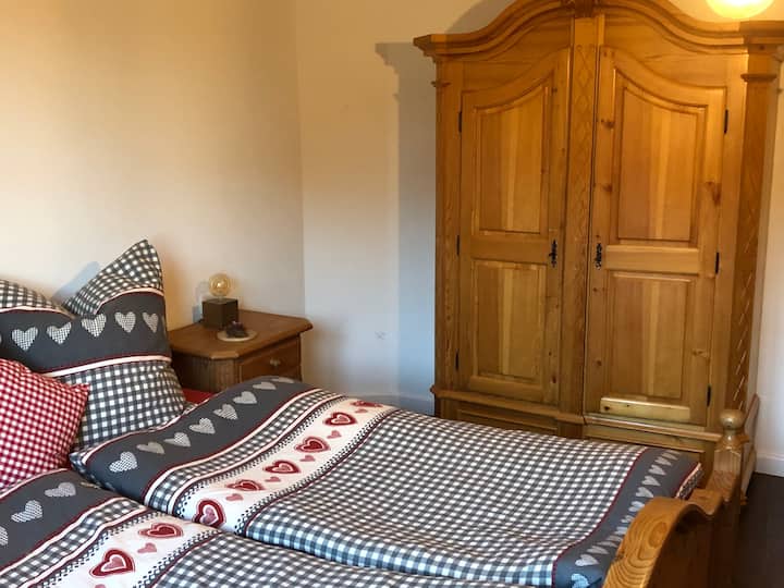 Útulná spálňa s útulnou prikrývkou