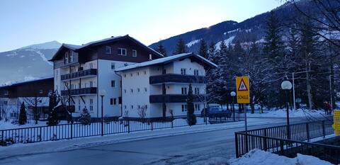 Fantastic 7 bedroom 5 bathroom chalet 300m to lift